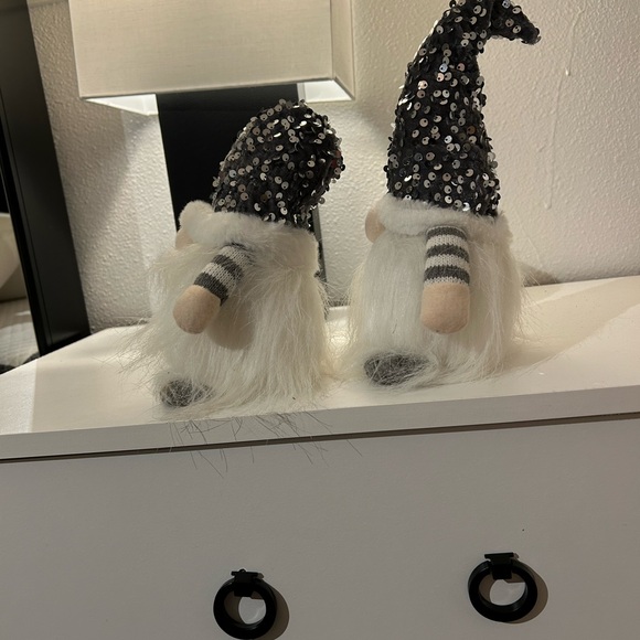 2 Silver Christmas Gnomes - Picture 5 of 9